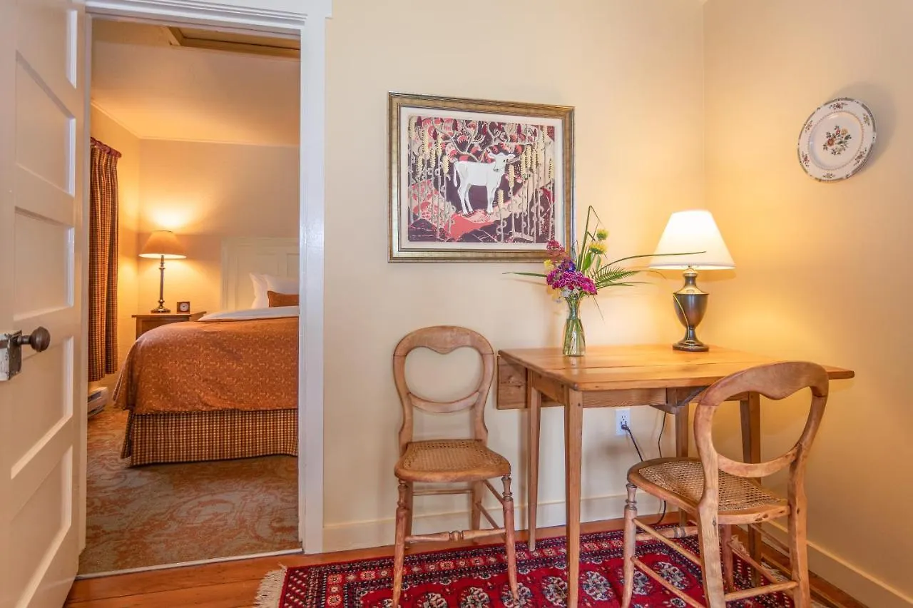 Ganges Hastings House Country House Hotel 4*,  קנדה