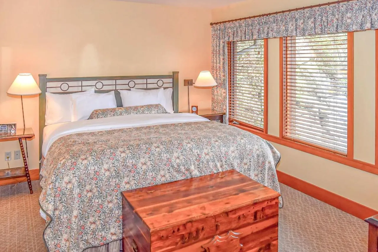 Ganges Hastings House Country House Hotel קנדה