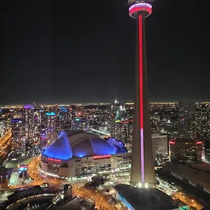 two-bd-cn-tower-and-lake-ontario-view.hotelstorontoontario.org/